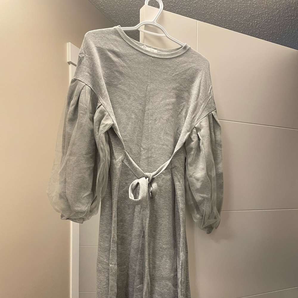 Dress with mid length special designed sleeve